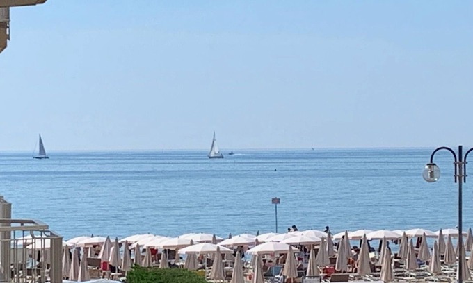 Lido di Jesolo Apartment | White suite by the sea