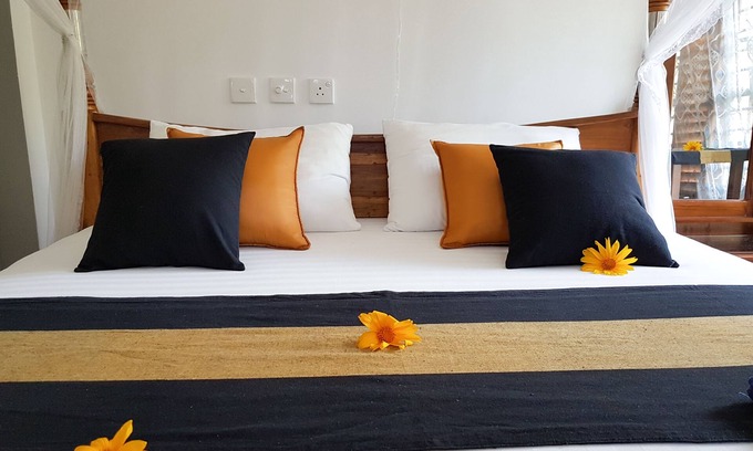 Thalaramba Hotel | White Villa Beach Resort