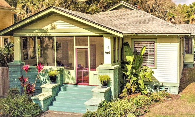 Downtown Historic District Cottage | “Wicked Easy” walk downtown - 16 Carrera St - Enjoy one house living