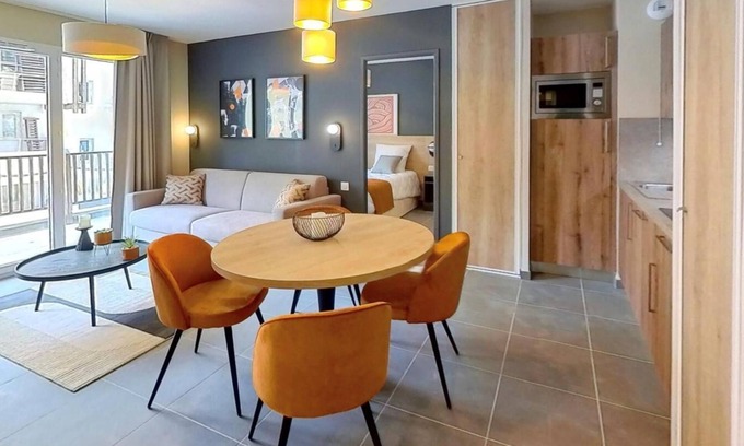 Saint-Etienne-de-Tinee Apartment | Wifi, 100m from ski slopes, sauna, hammam, parking, tv, ski locker, 42m², Auron