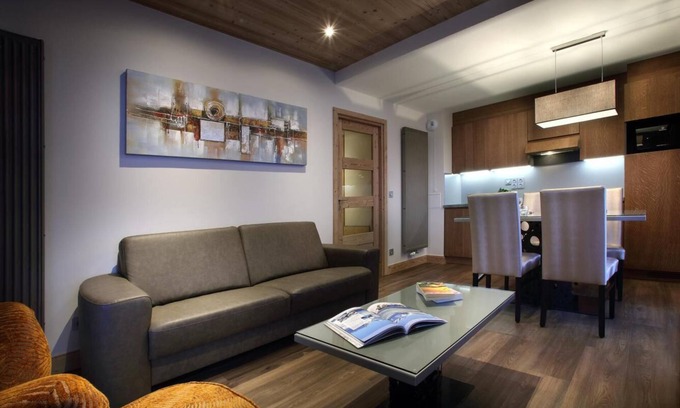 Eclose-Est Apartment | Wifi, 150m from ski slopes, fitness, swimming pool, sauna, hammam, balcony, tv, 125m², Alpe d'Huez