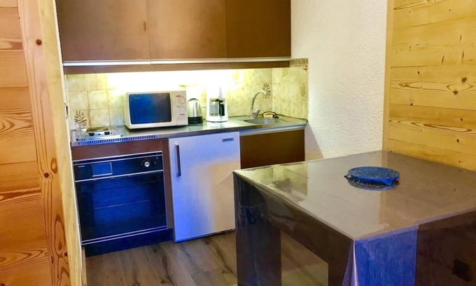 Correncon-en-Vercors Apartment | Wifi, ski-in/ski-out & foot of the slopes, 1st floor, tv, 24m², Villard de Lans