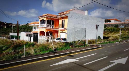 Atogo House | WIFI TENERIFE SUR GUEST HOUSE