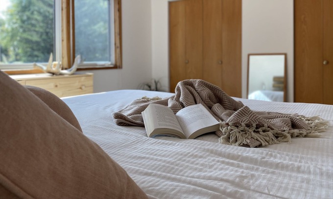 Calabogie House | Wildflower Calabogie | Sunsets & Lake Views