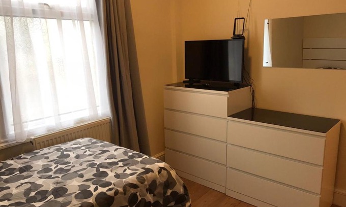 Brent House | WIllesden Lodge Guest House