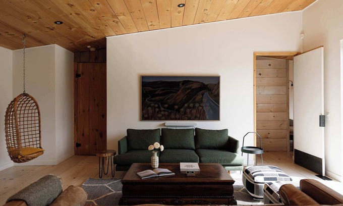 Hillier House | Willow Creek - Modern Sunlit Bungalow