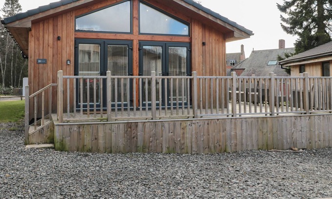Otterburn Cabin | WILLOW LODGE, pet friendly, with hot tub in Otterburn