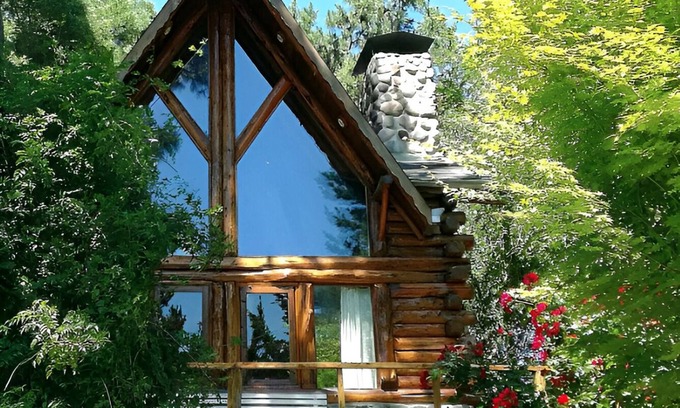 Mar de Las Pampas Cabin | Willow log cabin