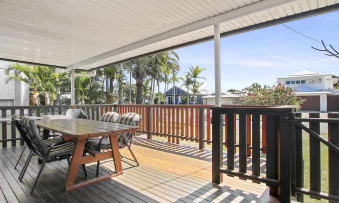 Golden Beach House | Wills Avenue No. 12. Golden Beach