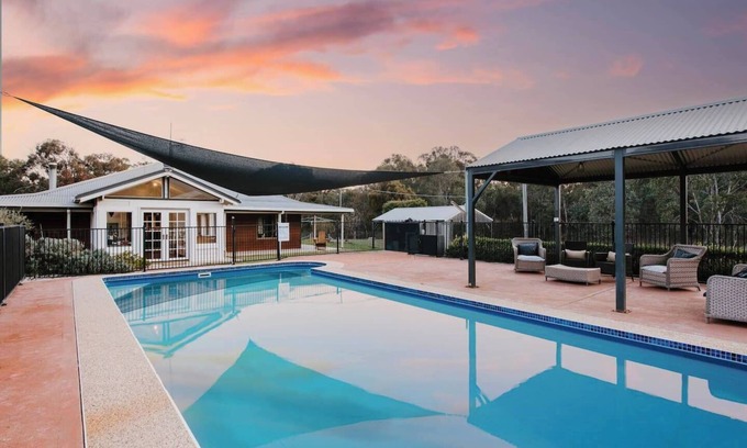 Budgee Budgee House | Wilpine Poolside Country Luxury near Town