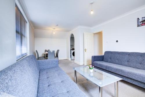 Abbey Apartment | Wimbledon 2BR Flat Sleeps 6 Free Parking