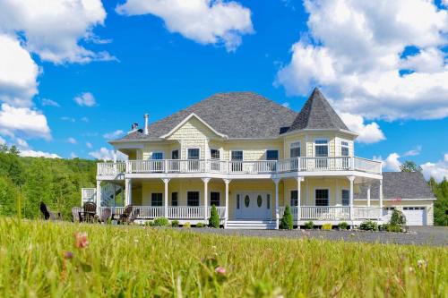 Windham House | Windham Manor on 45 Acres - 5 Mi to Ski Resort!