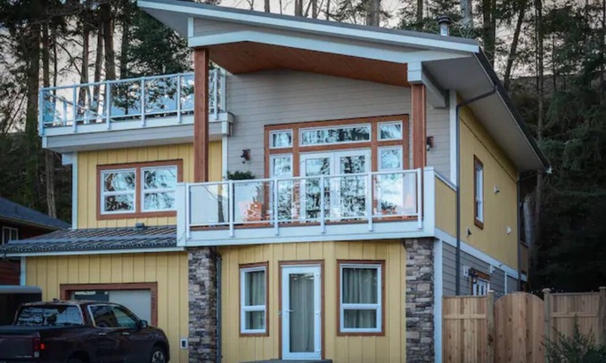 Comox House | Windslow Guest Suite at Kye Bay Beach in Comox