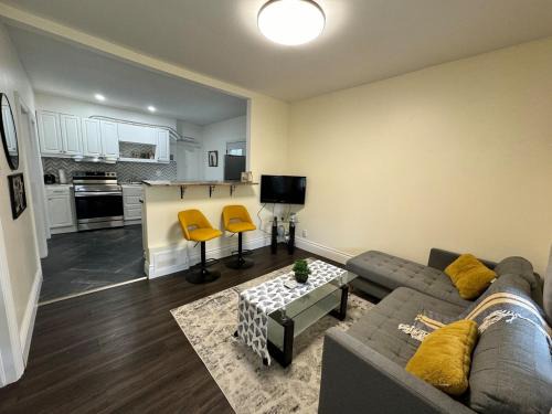 Walkerville Apartment | Windsor Retreat - Chic and Cozy 3beds and 2 Baths