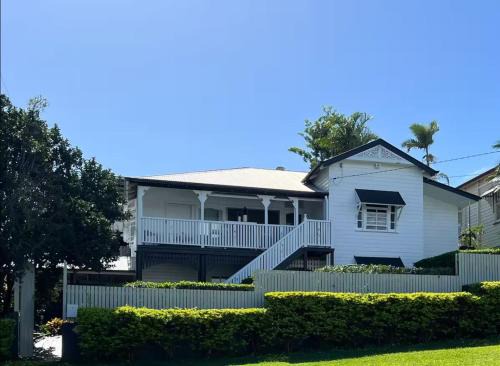 Windsor House | Windsor Retreat with City Views