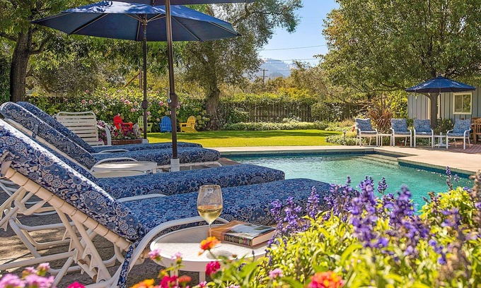 St. Helena House | Wine Country Oasis. Pool, hot tub, vineyard views, walk to Downtown St. Helena