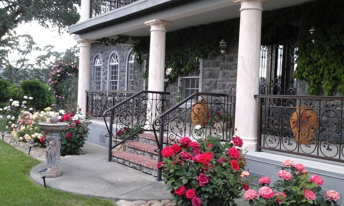 Pope Valley Villa | Wine Country Secluded Tuscany Villa