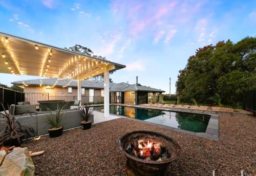Nulkaba House | Wine Stop Quarters Pool, Tour, Pickup Wineries