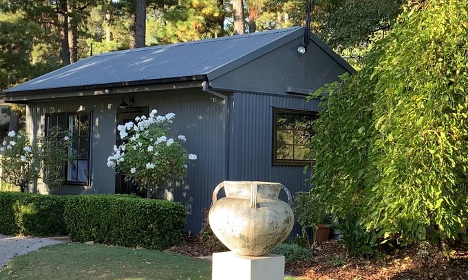 Balhannah Cottage | Winemaker's Hut - the idyllic weekend break away