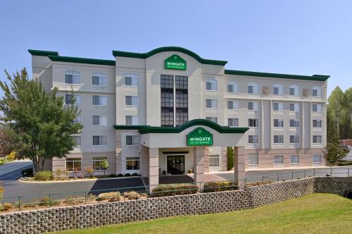Twin Brook Hotel | Wingate by Wyndham - Chattanooga