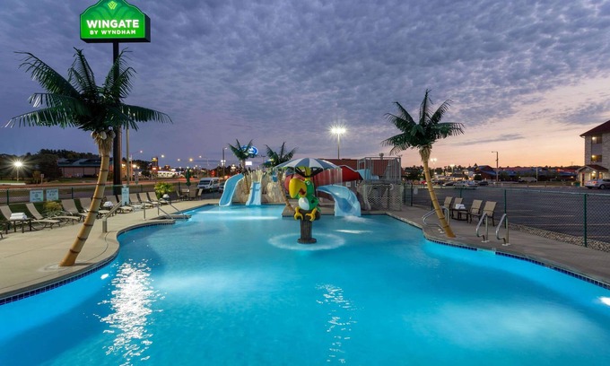 Lake Delton Hotel | Wingate by Wyndham Wisconsin Dells Waterpark