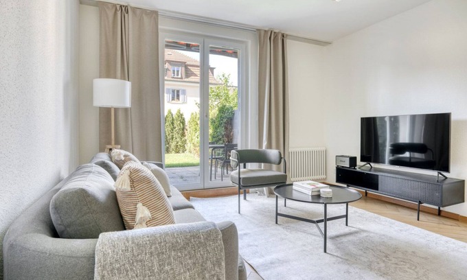 Wipkingen Apartment | Wipkingen 2.5 Room w/Storage & W/D, 2 mins to Mkt