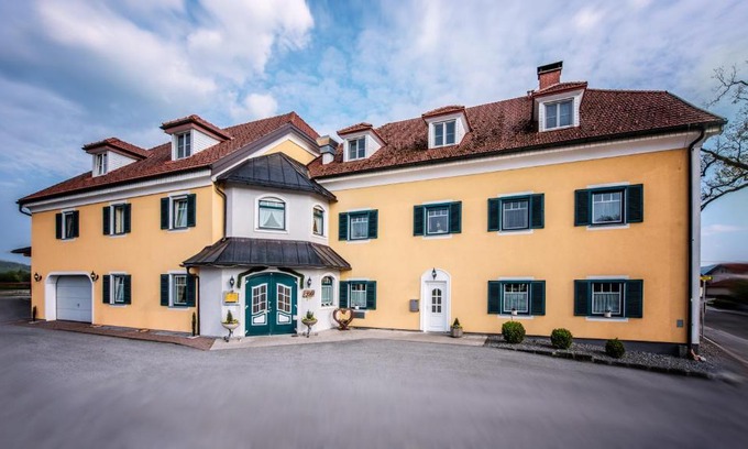 Lochen Hotel | Wirt Weissau