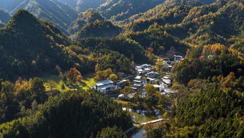 Yi County Hotel | WishGarden Resort