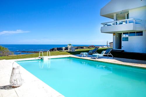 Comillas Villa | Wishome - Impresionante villa sobre el mar en el mismo Comillas