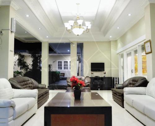 Cipanas Villa | Wisma Halim Villas & Conference