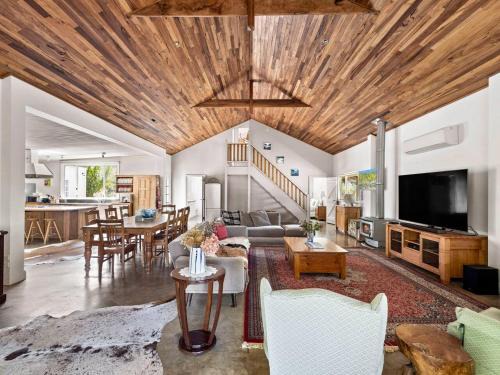 Wilyabrup House | Wisteria Vines Estate - Rustic Elegance by the Coast