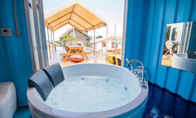 Shoshi House | With car! Pet friendly! SUP, snorkeling, bicycles, BBQ, Jacuzzi.! Trailer house!