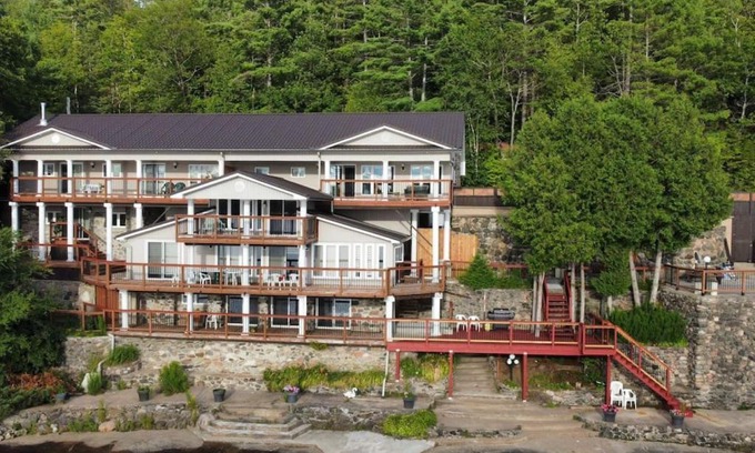 Wollaston House | Wollaston Castle with a Gorgeous Waterfront