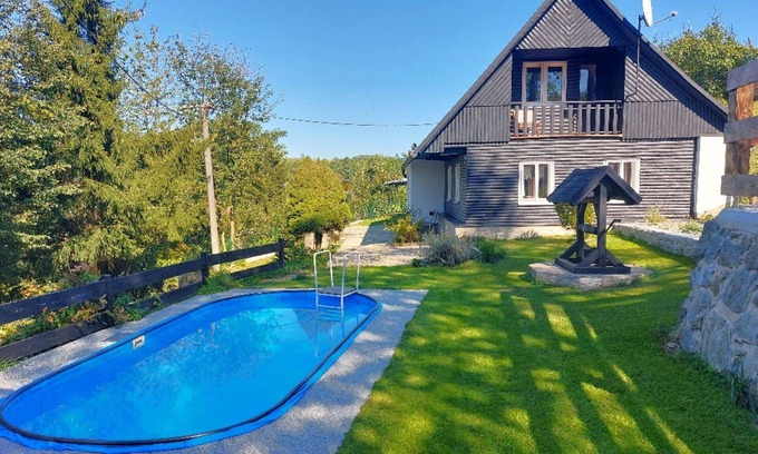 Kvasiny House | Wonderful private villa for 6 people with WIFI, private pool, TV, patio and pets allowed