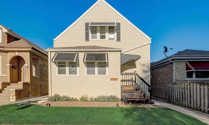 Belmont Cragin House | Wonderful 2 unit home