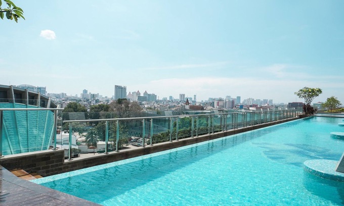 Cikini Apartment | Wonderful 2BR Menteng Park Apartment with Private Lift