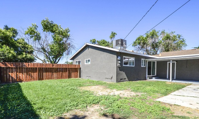 Los Banos House | Wonderful 3 Bedroom 2 bath with lots of parking