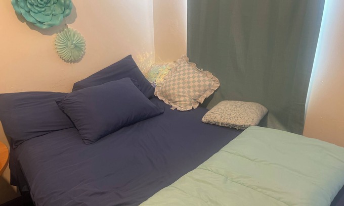Hillcrest Apartment | Wonderful apartment with AC in charming Lawrence