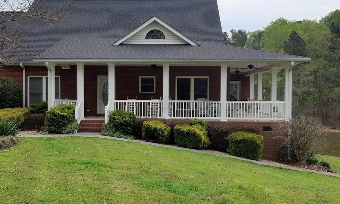 Centre House | Wonderful House on Weiss Lake! Two piers and nearby boat launch. Sleeps 16