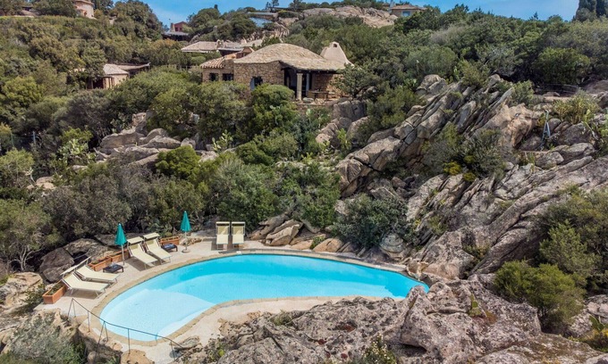 Capriccioli Villa | Wonderful private villa with A/C, WIFI, private pool, TV, terrace, pets allowed and parking