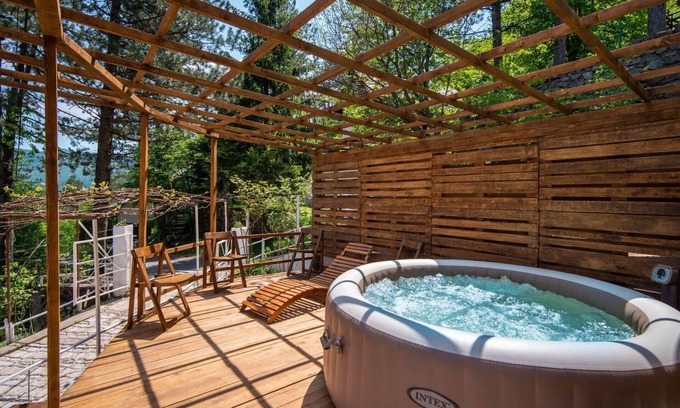 Lic House | Wonderful private villa for 6 people with hot tub, WIFI, TV, terrace and pets allowed