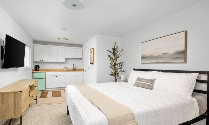 Manzanita Condo | Wonderful Rockaway Location, *Pet Friendly*, Newly Remodeled, Walk to Beach and Downtown, Unit 6