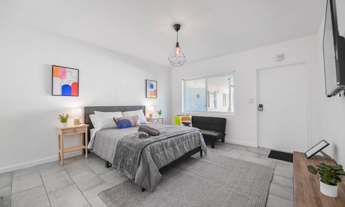 Northeast Miami Condo | Wonderful Studio 15 min from the beach