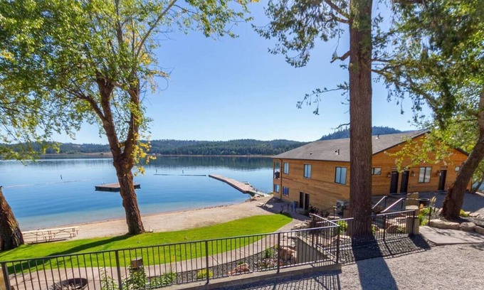 Valley House | Wonderful Triplex Unit With Spectacular Lake View!