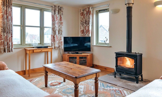 Craven Arms House | Wonderful villa for 4 people with pool, WIFI and terrace