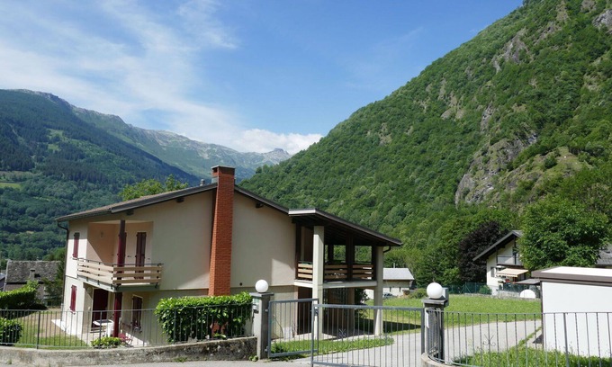 Blenio House | Wonderful villa for 5 guests with WIFI, TV, terrace, pets allowed and panoramic view