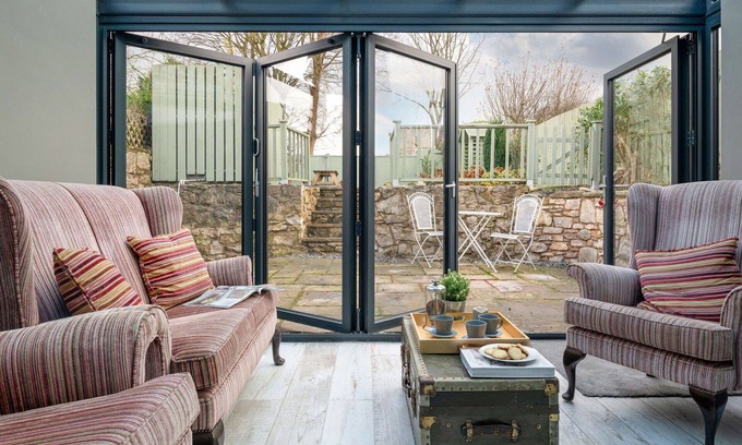 Caerwys House | Wonderful villa for 6 people with WIFI, TV and pets allowed