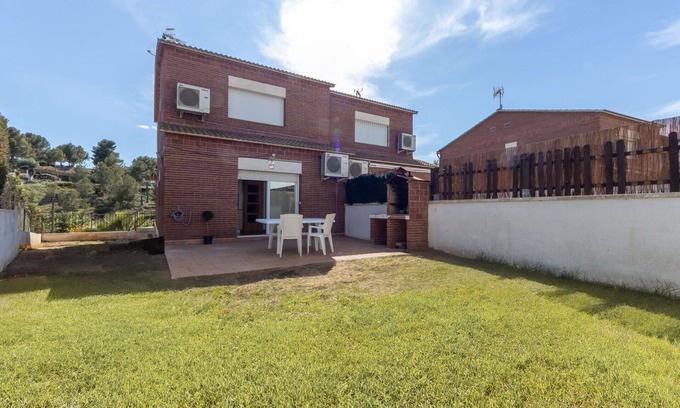 El Castell de Montornes House | Wonderful villa for 8 people with A/C, WIFI, TV, patio, pets allowed and parking
