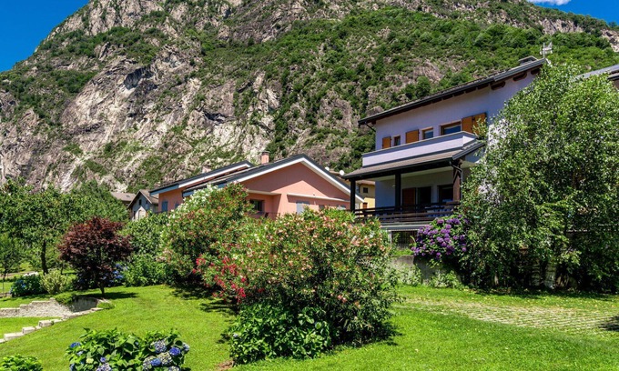 Novate Mezzola House | Wonderful villa for 6 people with WIFI, TV, terrace, pets allowed, panoramic view and parking