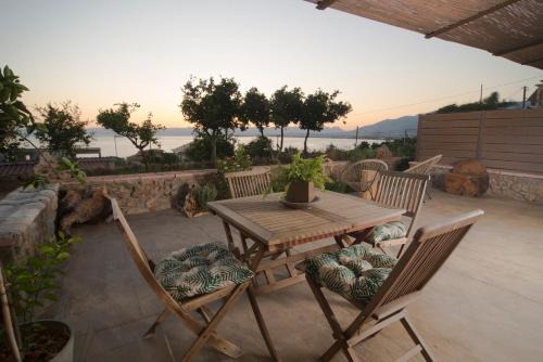 Paralia Vergas House | Wood&Stone Guesthouse